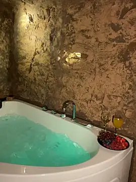 joanaelaa online show from December 2024 05:22:01 PM