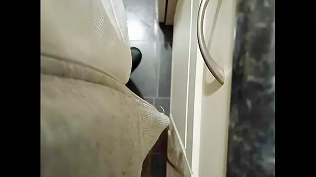 Snapshot of hairyuncut00 chatting on January 2025 01:10:02 AM hairyuncut00 online show from January 2025 01:10:02 AM