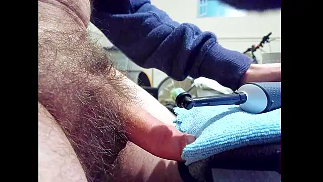 hairyuncut00 online show from April 2026 07:04:02 PM