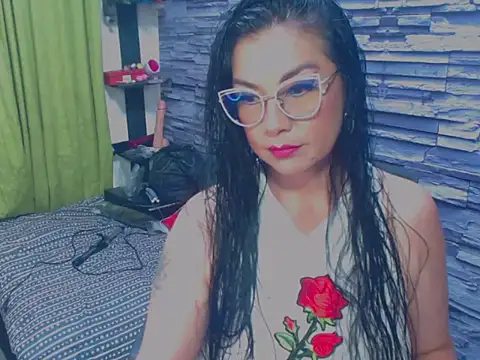 Snapshot of Cruela_deviil chatting on February 2025 09:17:01 PM Cruela deviil online show from February 2025 09:17:01 PM