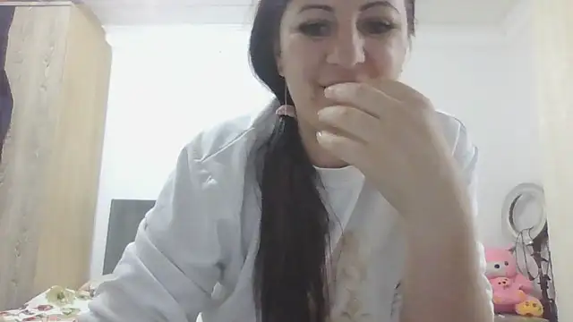 Snapshot of Naughtyredd chatting on May 2026 10:44:01 AM Naughtyredd online show from May 2026 10:44:01 AM