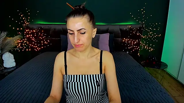 Rebecca Diamond online show from November 2025 06:46:02 AM