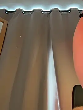 curchez  online show from November 2025 07:13:01 PM