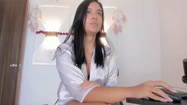 Hanna Risso online show from July 2026 06:54:02 PM