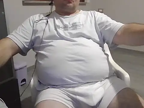 Snapshot of iron_boy80 chatting on January 2025 06:02:01 PM iron boy80 online show from January 2025 06:02:01 PM