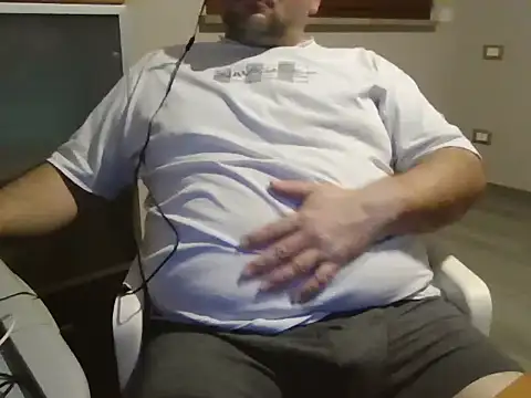 Snapshot of iron_boy80 chatting on February 2025 03:14:01 PM iron boy80 online show from February 2025 03:14:01 PM