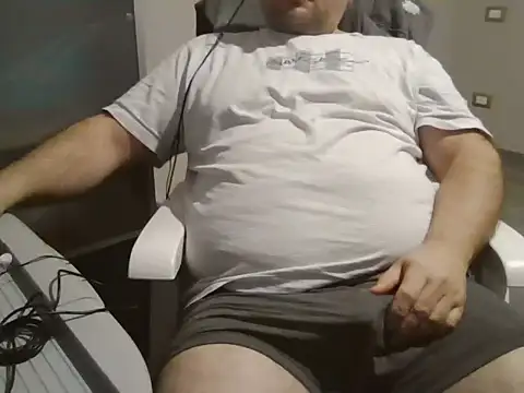 Snapshot of iron_boy80 chatting on February 2025 09:46:02 AM iron boy80 online show from February 2025 09:46:02 AM