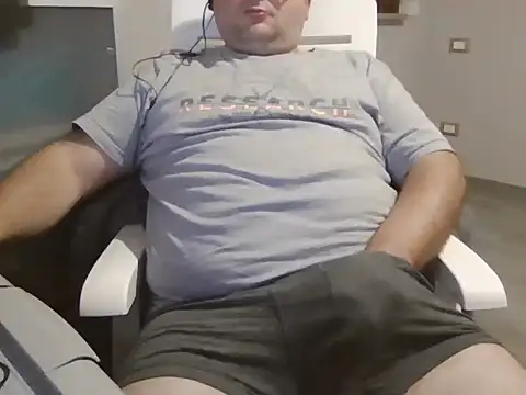 Snapshot of iron_boy80 chatting on October 2025 09:26:02 PM iron boy80 online show from October 2025 09:26:02 PM