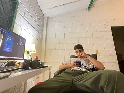 Max TheHorseDick online show from November 2025 03:27:01 AM