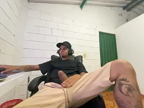 Max TheHorseDick online show from November 2025 10:52:01 PM