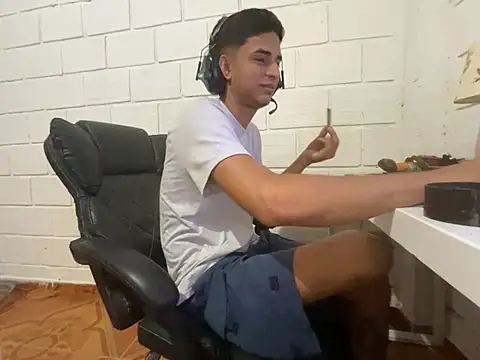 Max TheHorseDick online show from March 2026 06:25:01 PM