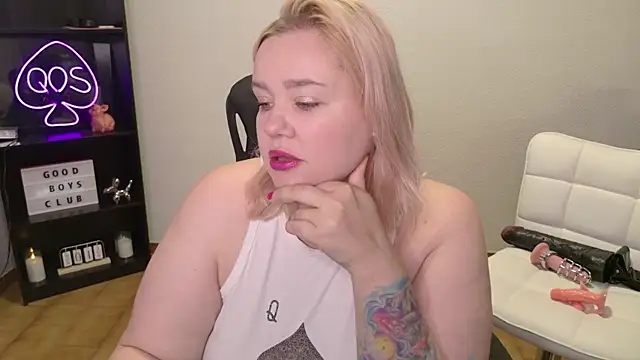Snapshot of MargotGrey chatting on June 2026 08:05:02 AM MargotGrey online show from June 2026 08:05:02 AM