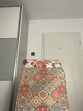 snow flakee online show from February 2025 11:16:02 AM