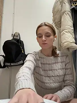 Snapshot of -AngelAri- chatting on December 2024 09:09:02 PM -AngelAri- online show from December 2024 09:09:02 PM