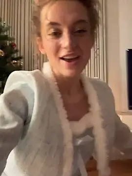 Snapshot of -AngelAri- chatting on December 2024 06:06:02 PM -AngelAri- online show from December 2024 06:06:02 PM