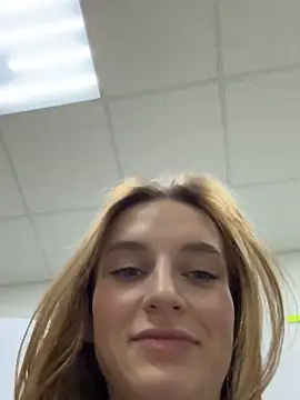 Snapshot of -AngelAri- chatting on December 2024 06:05:01 PM -AngelAri- online show from December 2024 06:05:01 PM