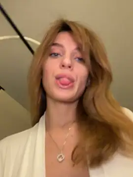 -AngelAri- online show from April 2026 06:04:02 PM