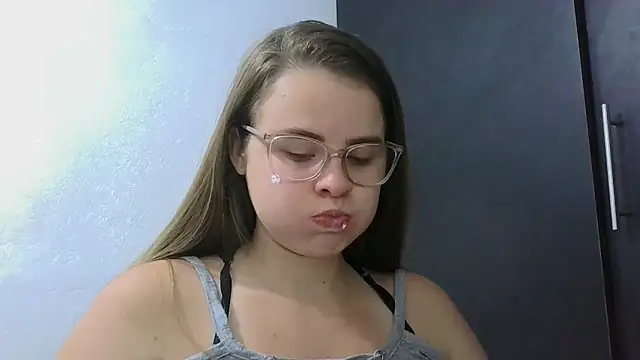 HellenMiyer1111 online show from April 2026 04:32:01 PM