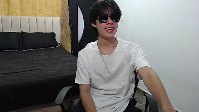 Elio-cam online show from January 2025 09:32:02 PM