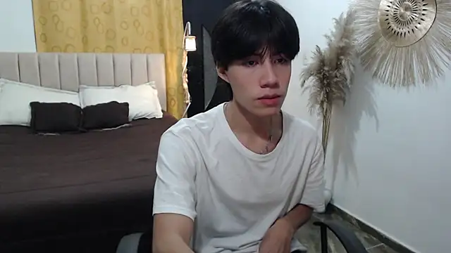 Elio-cam online show from November 2025 01:36:01 AM