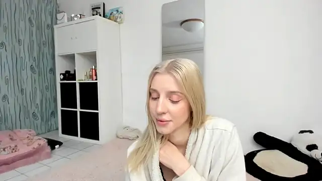 Snapshot of KenzieDawton chatting on May 2026 04:36:01 PM KenzieDawton online show from May 2026 04:36:01 PM