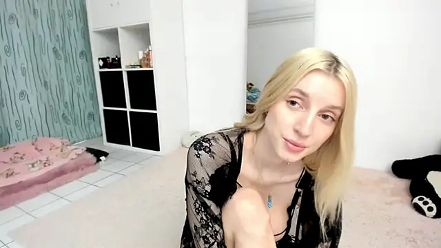 Snapshot of KenzieDawton chatting on June 2026 12:31:02 PM KenzieDawton online show from June 2026 12:31:02 PM