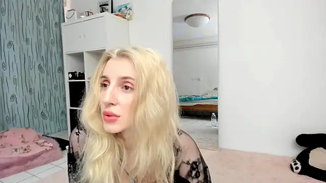 Snapshot of KenzieDawton chatting on June 2026 11:53:01 AM KenzieDawton online show from June 2026 11:53:01 AM
