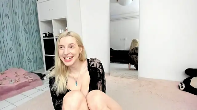Snapshot of KenzieDawton chatting on July 2026 11:30:02 AM KenzieDawton online show from July 2026 11:30:02 AM