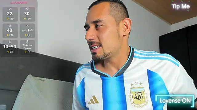 jhonyalzate2 online show from April 2026 01:28:01 AM