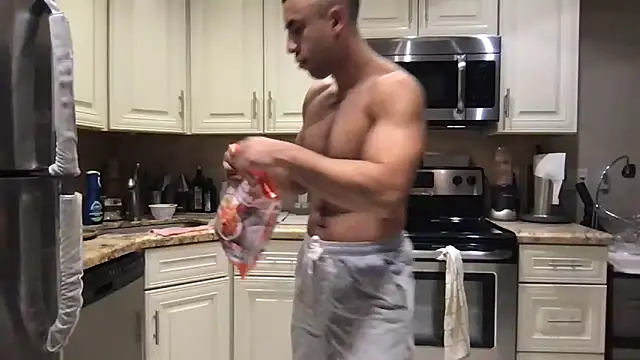 Snapshot of BigGuyMuscle chatting on July 2026 02:00:02 AM BigGuyMuscle online show from July 2026 02:00:02 AM