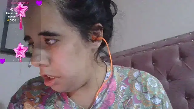 Snapshot of annarose19 chatting on June 2026 12:32:02 AM annarose19 online show from June 2026 12:32:02 AM