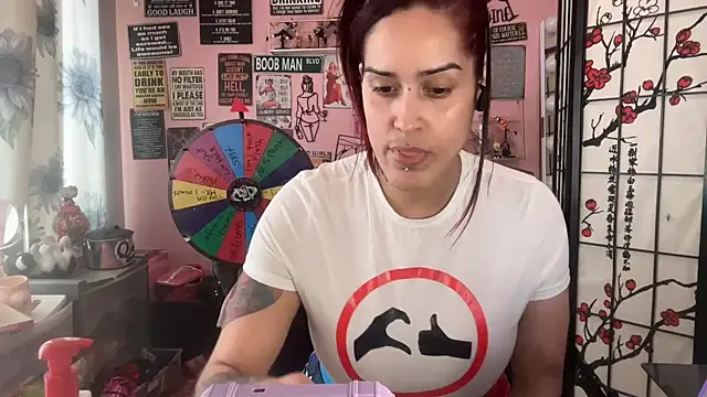 latinacubana online show from February 2025 07:38:02 PM