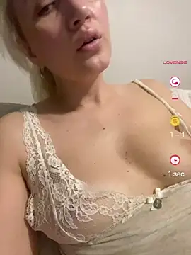 YourBlondee online show from June 2026 01:44:01 PM