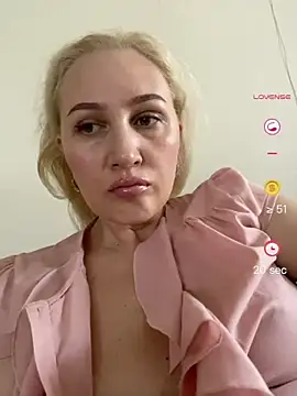 Snapshot of YourBlondee chatting on June 2026 01:41:02 AM YourBlondee online show from June 2026 01:41:02 AM