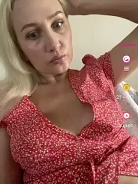 Snapshot of YourBlondee chatting on July 2026 12:24:01 AM YourBlondee online show from July 2026 12:24:01 AM