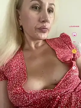 Snapshot of YourBlondee chatting on July 2026 02:05:17 AM YourBlondee online show from July 2026 02:05:17 AM
