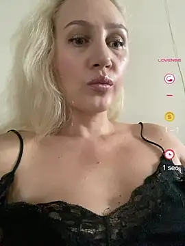 Snapshot of YourBlondee chatting on July 2026 12:20:01 AM YourBlondee online show from July 2026 12:20:01 AM