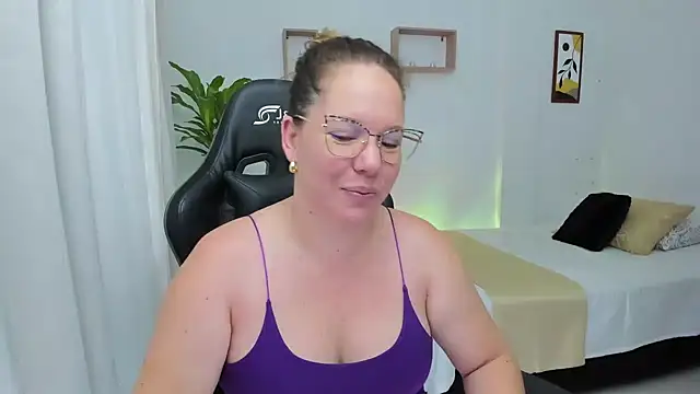 Snapshot of tamy_shine87 chatting on December 2024 09:13:02 PM tamy shine87 online show from December 2024 09:13:02 PM