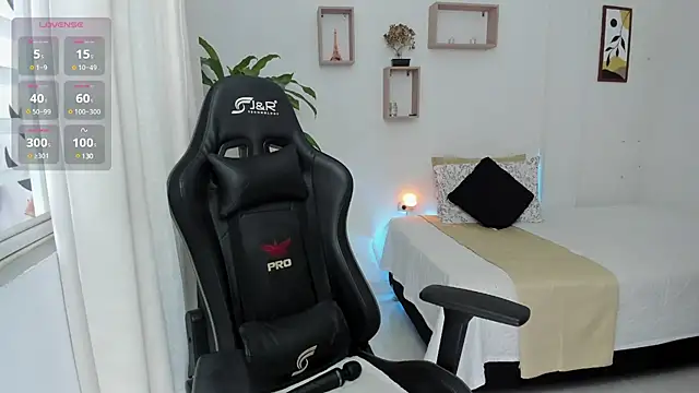 Snapshot of tamy_shine87 chatting on December 2024 05:34:01 PM tamy shine87 online show from December 2024 05:34:01 PM