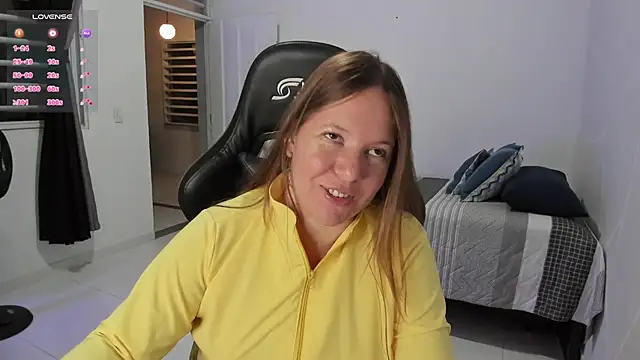 Snapshot of tamy_shine87 chatting on December 2025 02:20:02 AM tamy shine87 online show from December 2025 02:20:02 AM