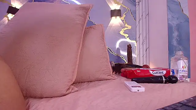 lorrayne  online show from November 2025 12:18:02 PM