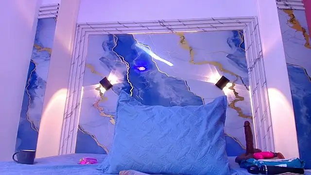 lorrayne  online show from November 2025 12:16:01 PM