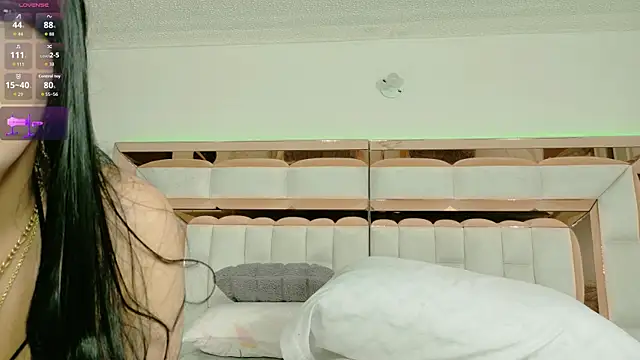 im yours 01 online show from October 2025 02:04:02 AM