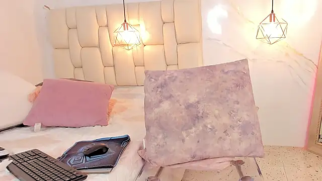 IsiisLovei online show from January 2025 02:32:02 PM