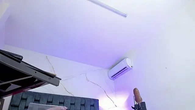 IsiisLovei online show from November 2025 02:45:02 PM