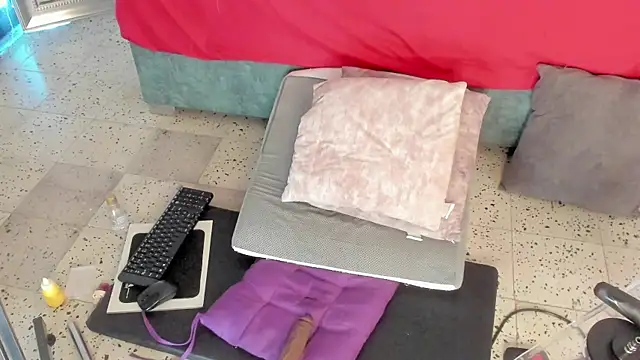 IsiisLovei online show from April 2026 02:39:01 PM