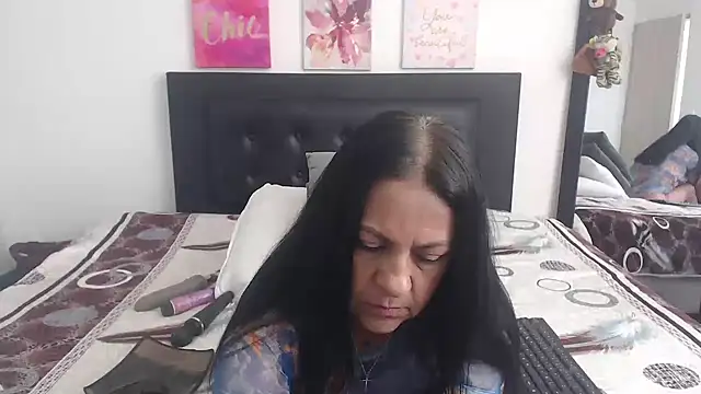 katiehotx online show from November 2025 07:34:01 PM