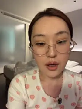 Snapshot of sphynx-_- chatting on May 2026 07:58:02 AM sphynx- - online show from May 2026 07:58:02 AM