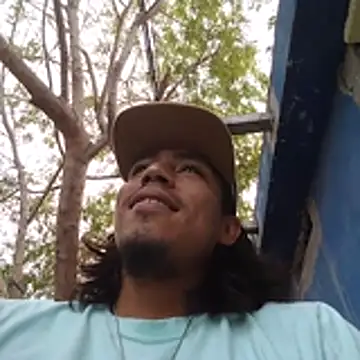 AlexAlejandro13 online show from April 2026 10:18:01 PM