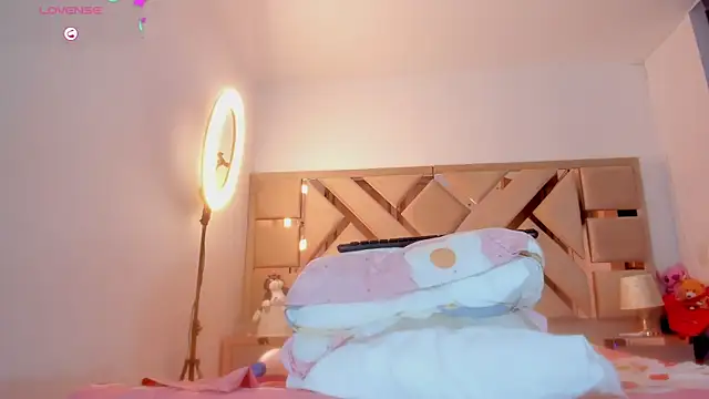 ashelydainii online show from April 2026 01:42:02 AM